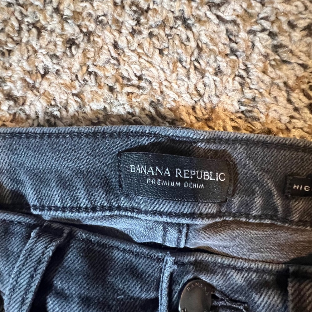 Banana Republic Premium Denim High-Rise‎ Straight Jeans Washed Black Raw Hem 30 - Picture 2 of 8